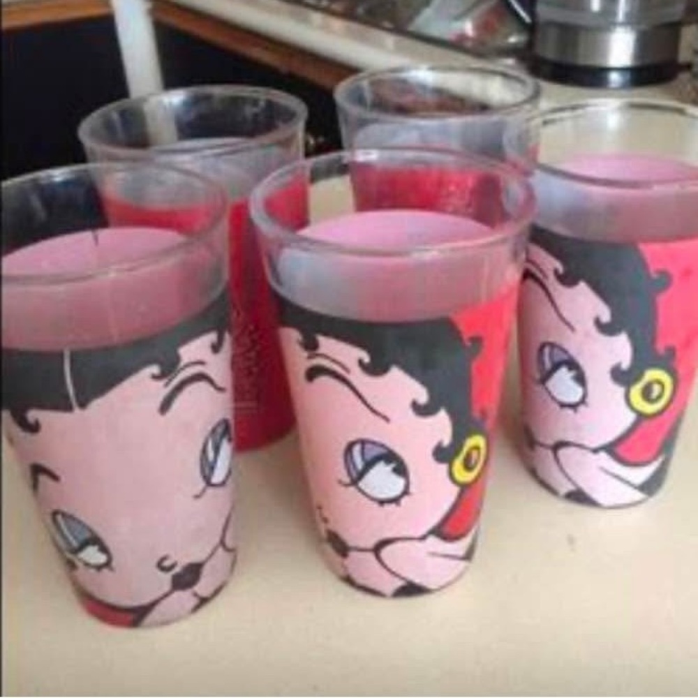 Betty Boop Themed Glasses Set